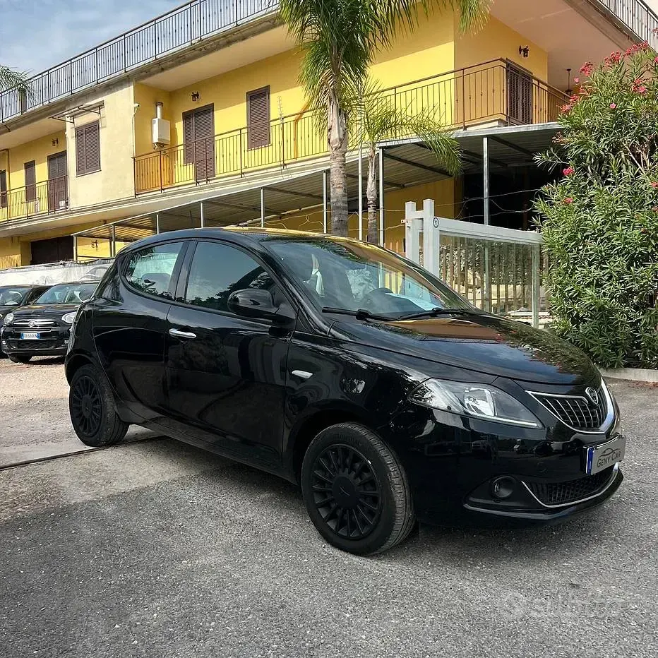 Usata Lancia Ypsilon Silver 69 CV (50 kW) 2022 Nero Utilitaria