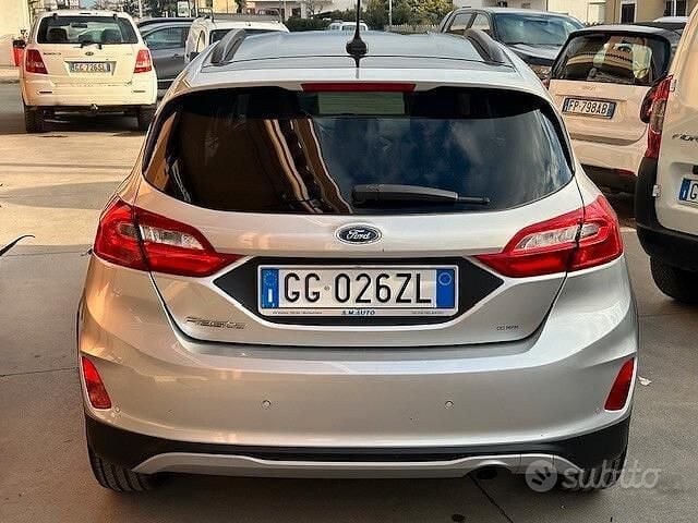Usata Ford Fiesta Active 100 CV (73 kW) 2021 Grigio Utilitaria
