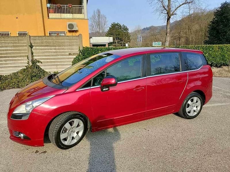 Usata Peugeot 5008 Allure 111 CV (81 kW) 2011 Rosso Monovolume