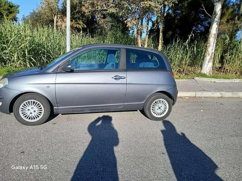 Usata Lancia Ypsilon 80 CV (58 kW) 2005 Argento Utilitaria