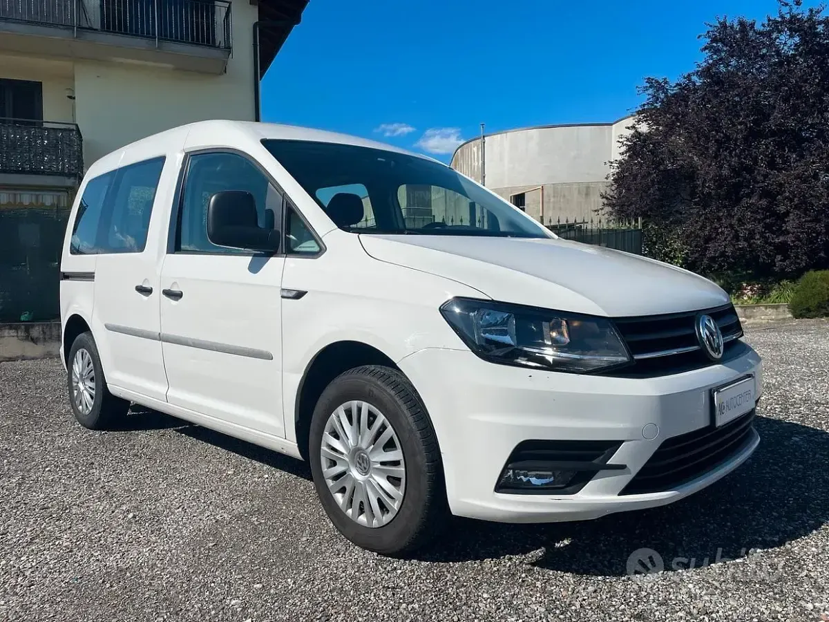 Usata VW Caddy Trendline 75 CV (55 kW) 2018 Bianco Monovolume