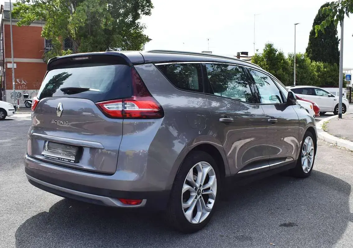 Usata Renault Grand Scénic IV Zen 131 CV (96 kW) 2017 Grigio Monovolume