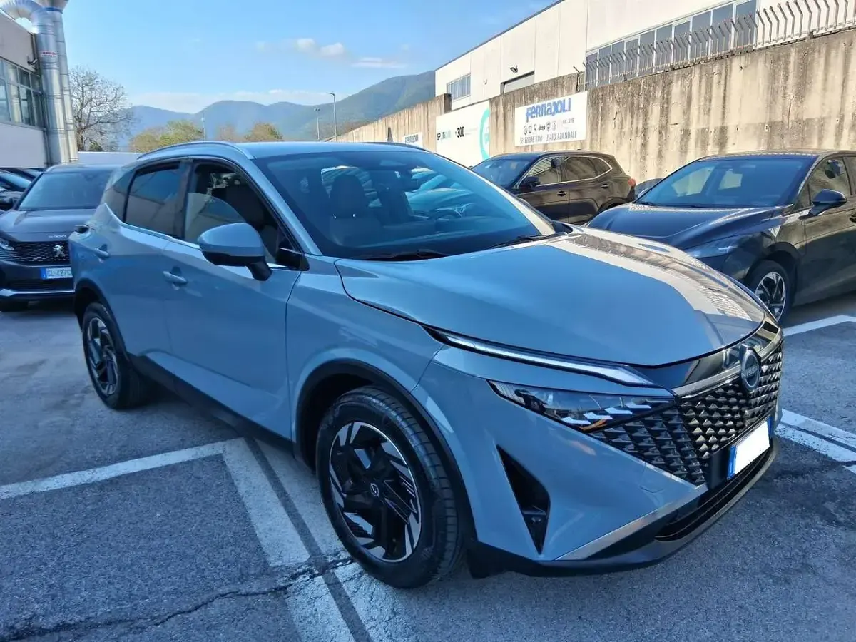 Usata Nissan Qashqai N-Connecta 140 CV (102 kW) 2025 Ceramic grey SUV