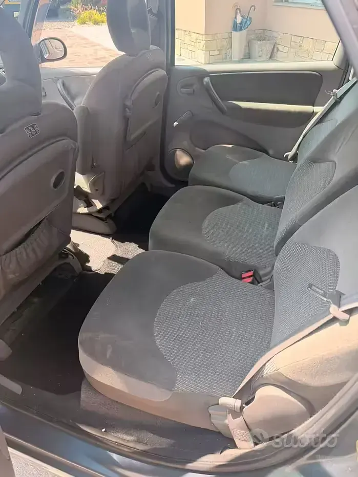 Usata Citroën Xsara Picasso 109 CV (80 kW) 2006 Grigio Monovolume