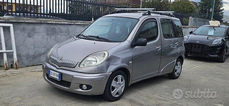 Usata Toyota Yaris Verso Sol 84 CV (61 kW) 2004 Grigio Monovolume