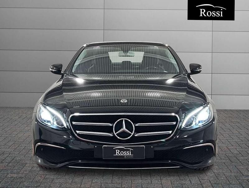 Usata Mercedes E200 Business 160 CV (117 kW) 2021 Nero Berlina