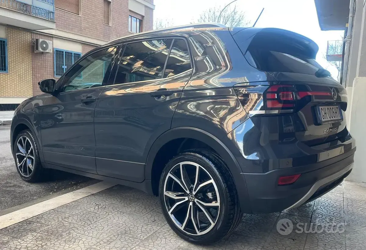 Usata VW T-Cross Style 110 CV (80 kW) 2021 Grigio SUV