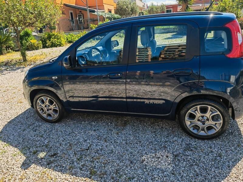 Usata Fiat Panda Lounge 69 CV (50 kW) 2016 Blu Utilitaria