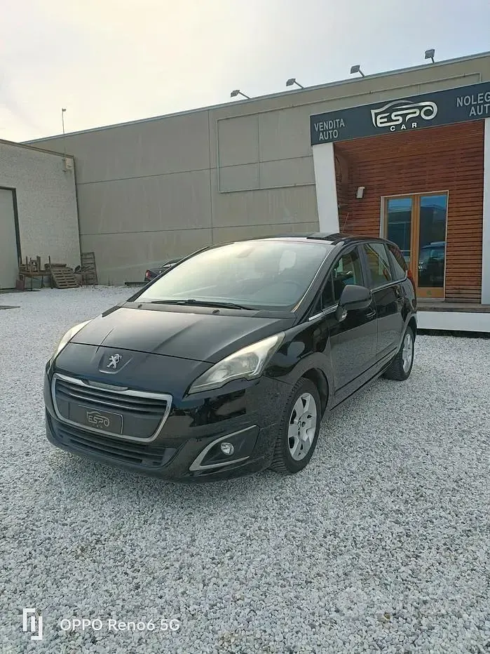 Usata Peugeot 5008 Business-Line 120 CV (88 kW) 2015 Nero Monovolume