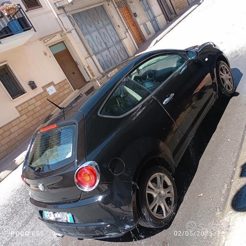 Nero Usata 2010 Alfa Romeo MiTo Due volumi | 3800 € (Molto cara) - Immagine 1/4