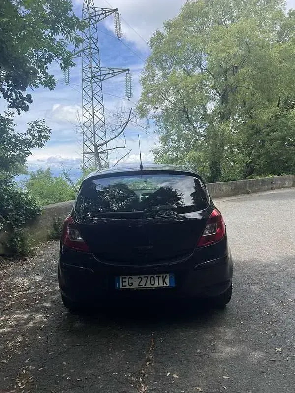 Usata Opel Corsa Cosmo 95 CV (69 kW) 2011 Nero Utilitaria
