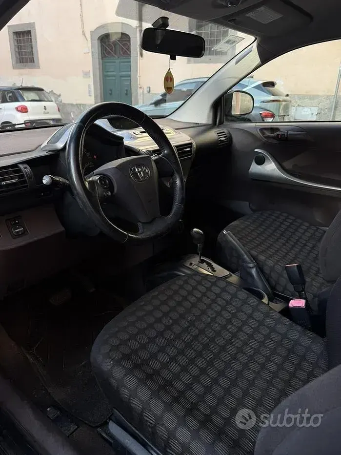 Usata Toyota iQ 68 CV (50 kW) 2010 Nero Utilitaria