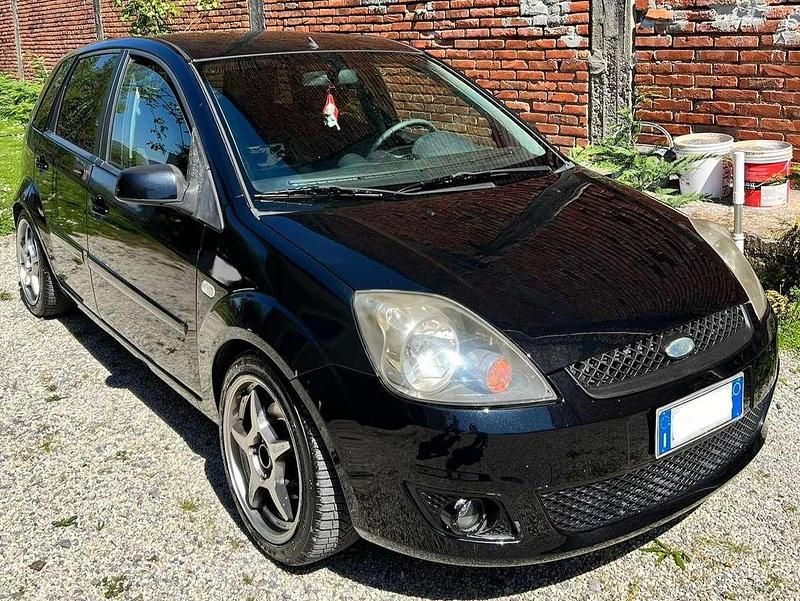 Usata Ford Fiesta Titanium 68 CV (50 kW) 2006 Nero Utilitaria