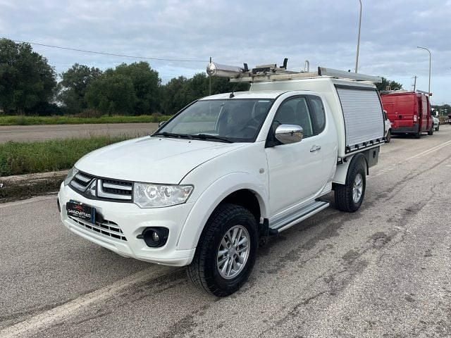 Usata Mitsubishi L200 Invite 136 CV (100 kW) 2015 Bianco Pick-up