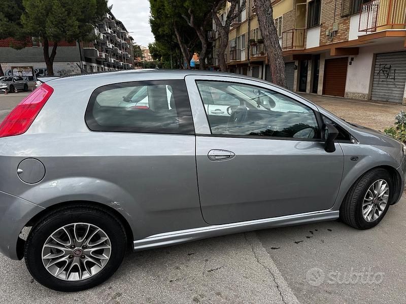 Usata Fiat Grande Punto 75 CV (55 kW) 2007 Grigio Utilitaria