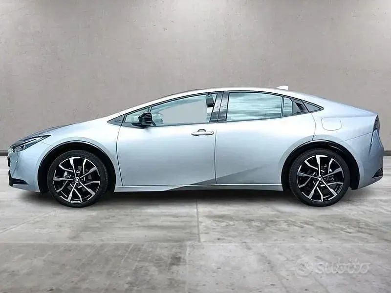 Usata Toyota Prius Plug-in Hybrid Lounge 223 CV (164 kW) 2025 Grigio Utilitaria