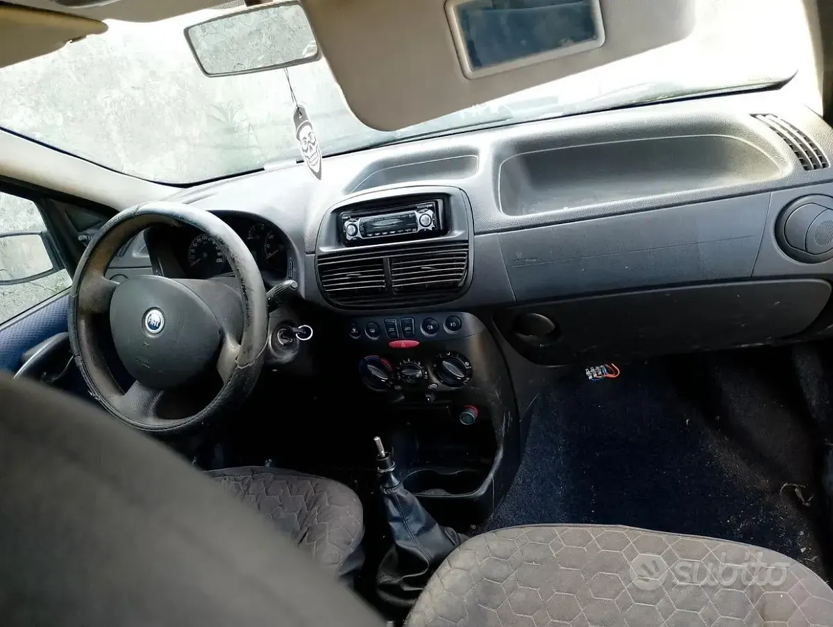 Usata Fiat Grande Punto 60 CV (44 kW) 2005 Utilitaria