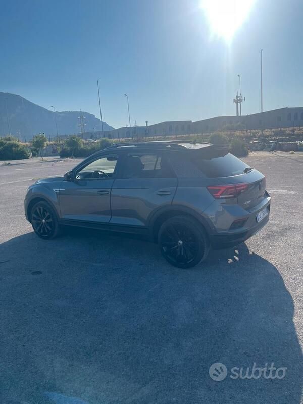 Usata VW T-Roc 150 CV (110 kW) 2020 Grigio SUV