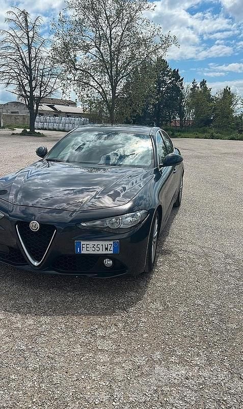Usata Alfa Romeo Giulia Business 150 CV (110 kW) 2016 Blu Berlina