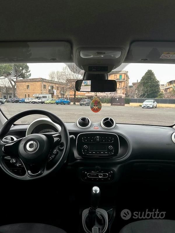 Usata Smart ForFour 71 CV (52 kW) 2018 Nero Utilitaria