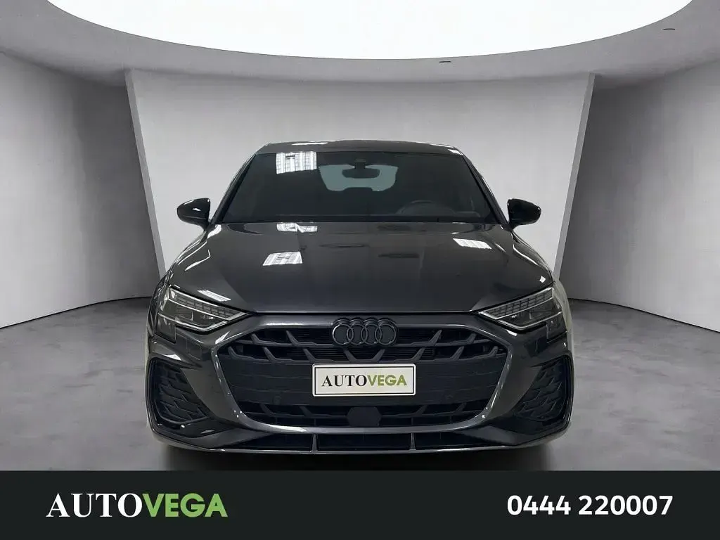 Usata Audi A3 S-Line 150 CV (110 kW) 2025 Grigio / pastello Berlina