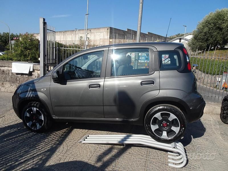Usata Fiat Panda Cross Cross 71 CV (52 kW) 2023 Grigio Utilitaria