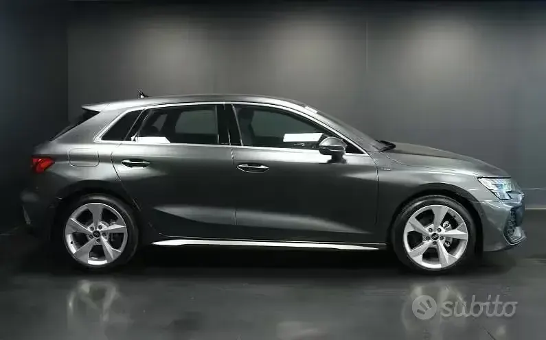Nuova Audi A3 S-Line 150 CV (110 kW) 2025 Grigio Berlina