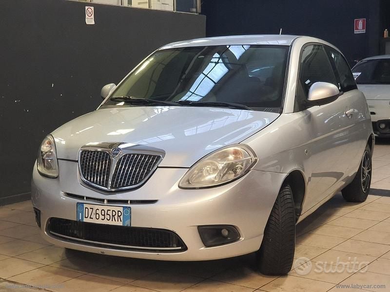 Usata Lancia Ypsilon 60 CV (44 kW) 2010 Grigio Utilitaria