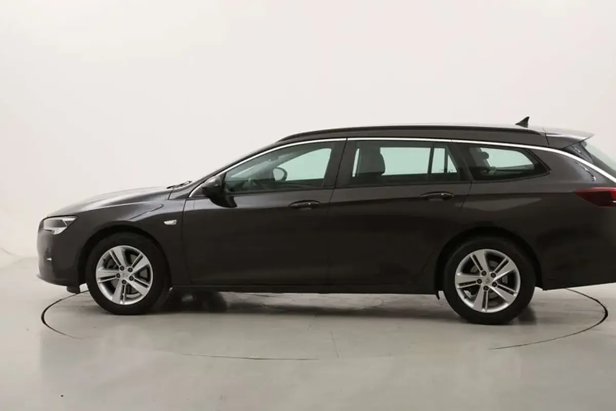 Usata Opel Insignia Business Elegance 174 CV (127 kW) 2021 Marrone Station wagon