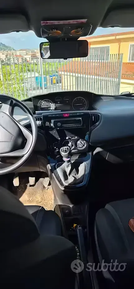 Usata Lancia Ypsilon 69 CV (50 kW) 2017 Nero Utilitaria