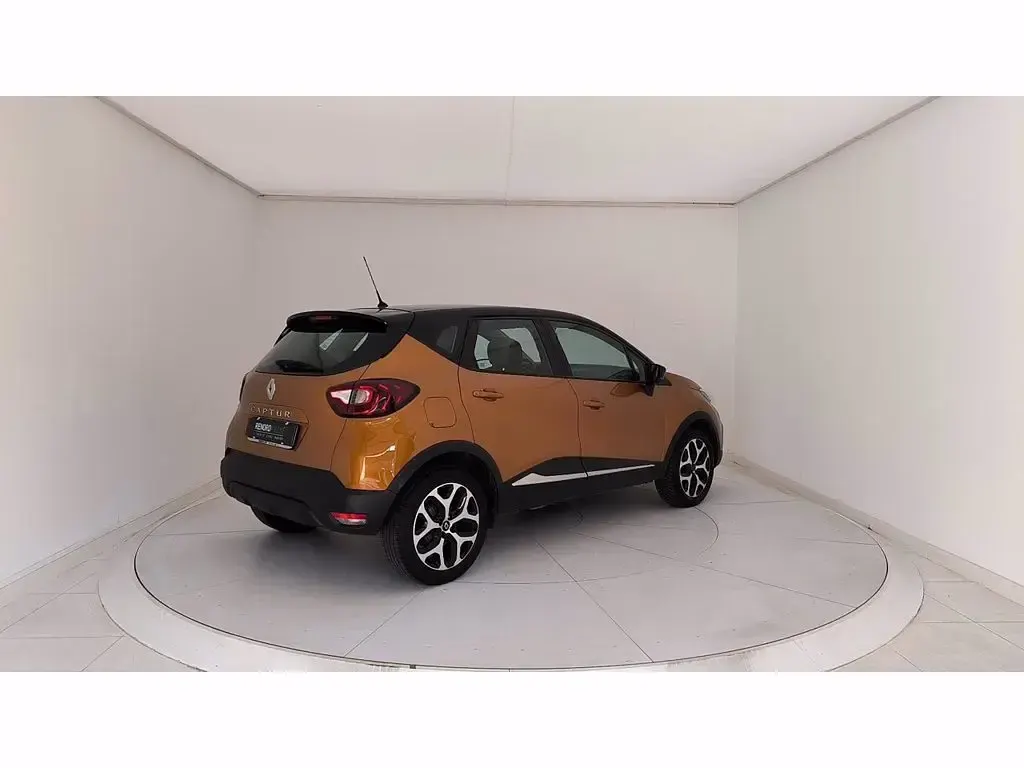 Usata Renault Captur Life 90 CV (66 kW) 2018 Arancione SUV