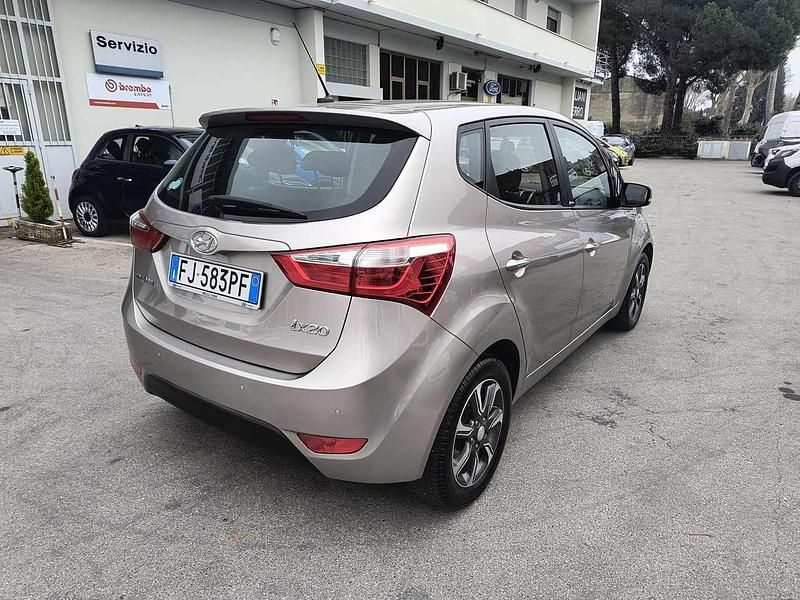 Usata Hyundai ix20 Xpossible 90 CV (66 kW) 2017 Argento Utilitaria
