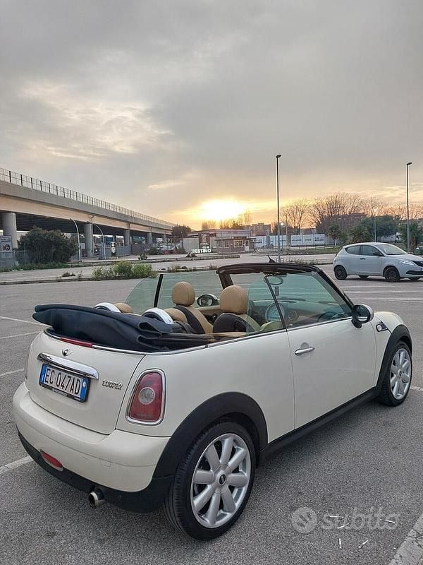 Usata Mini Cooper Cabriolet 122 CV (89 kW) 2010 Bianco Cabrio