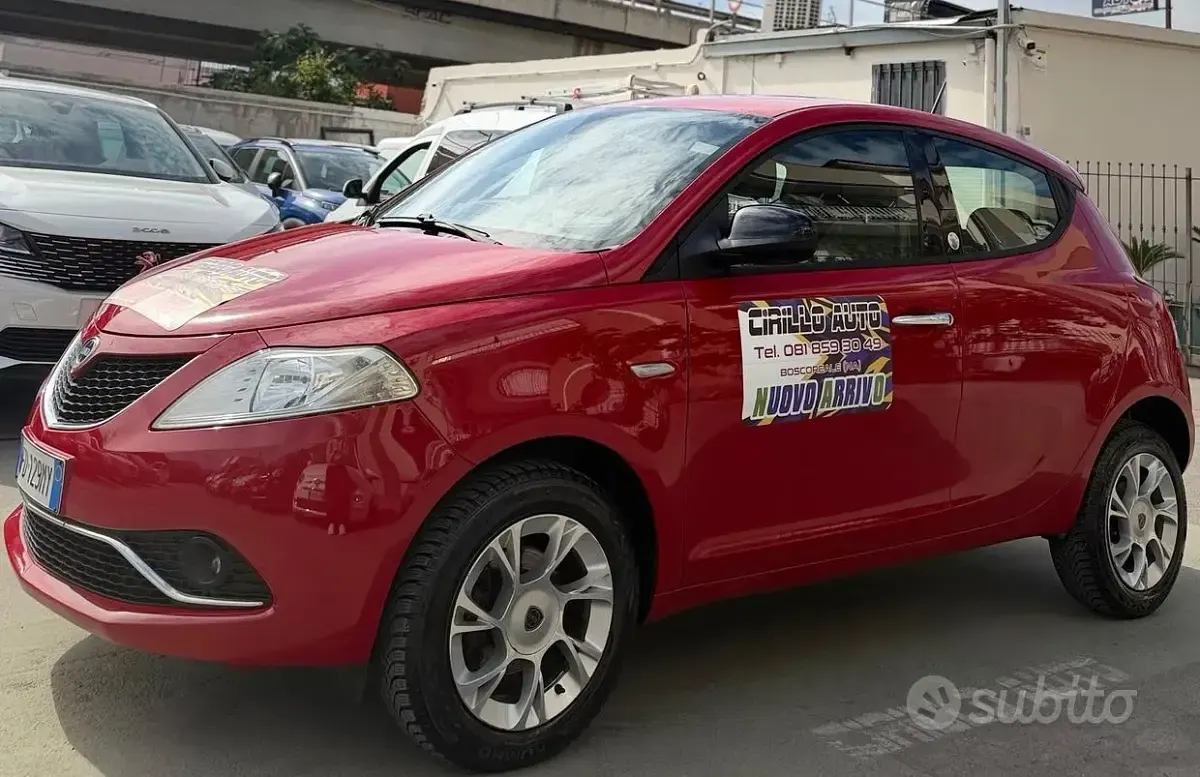 Begagnad Lancia Ypsilon 84 HK (61 kW) 2016 Röd Halvkombi