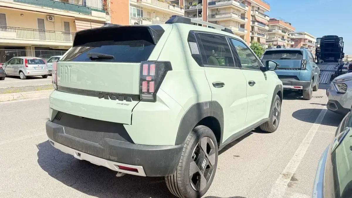 Nuova Fiat Grande Panda La Prima 101 CV (74 kW) 2026 Verde Utilitaria