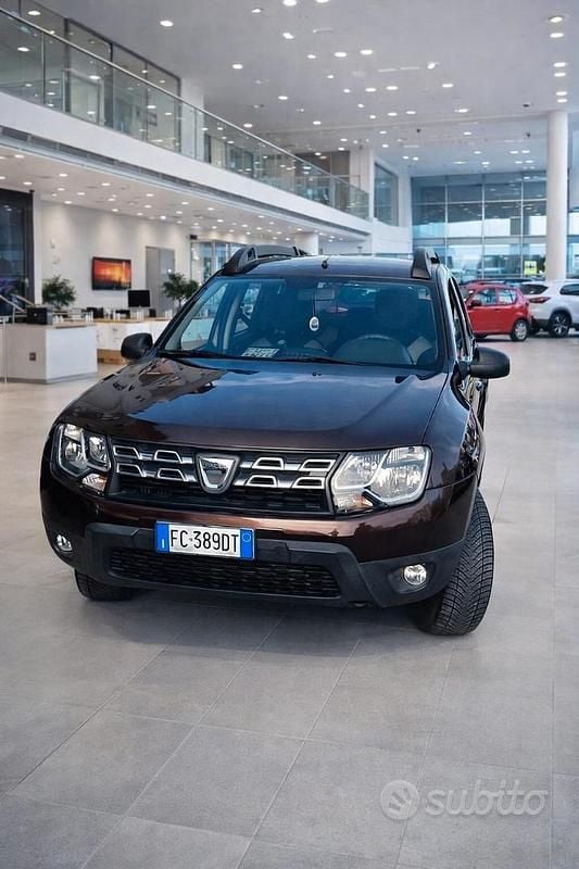 Usata Dacia Duster Lauréate 90 CV (66 kW) 2016 Marrone Station wagon