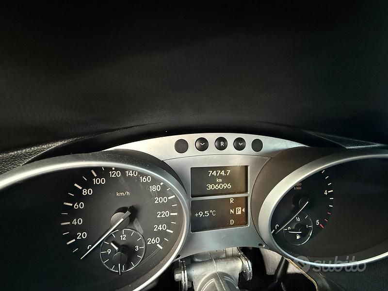 Usata Mercedes R280 190 CV (139 kW) 2007 Nero Monovolume