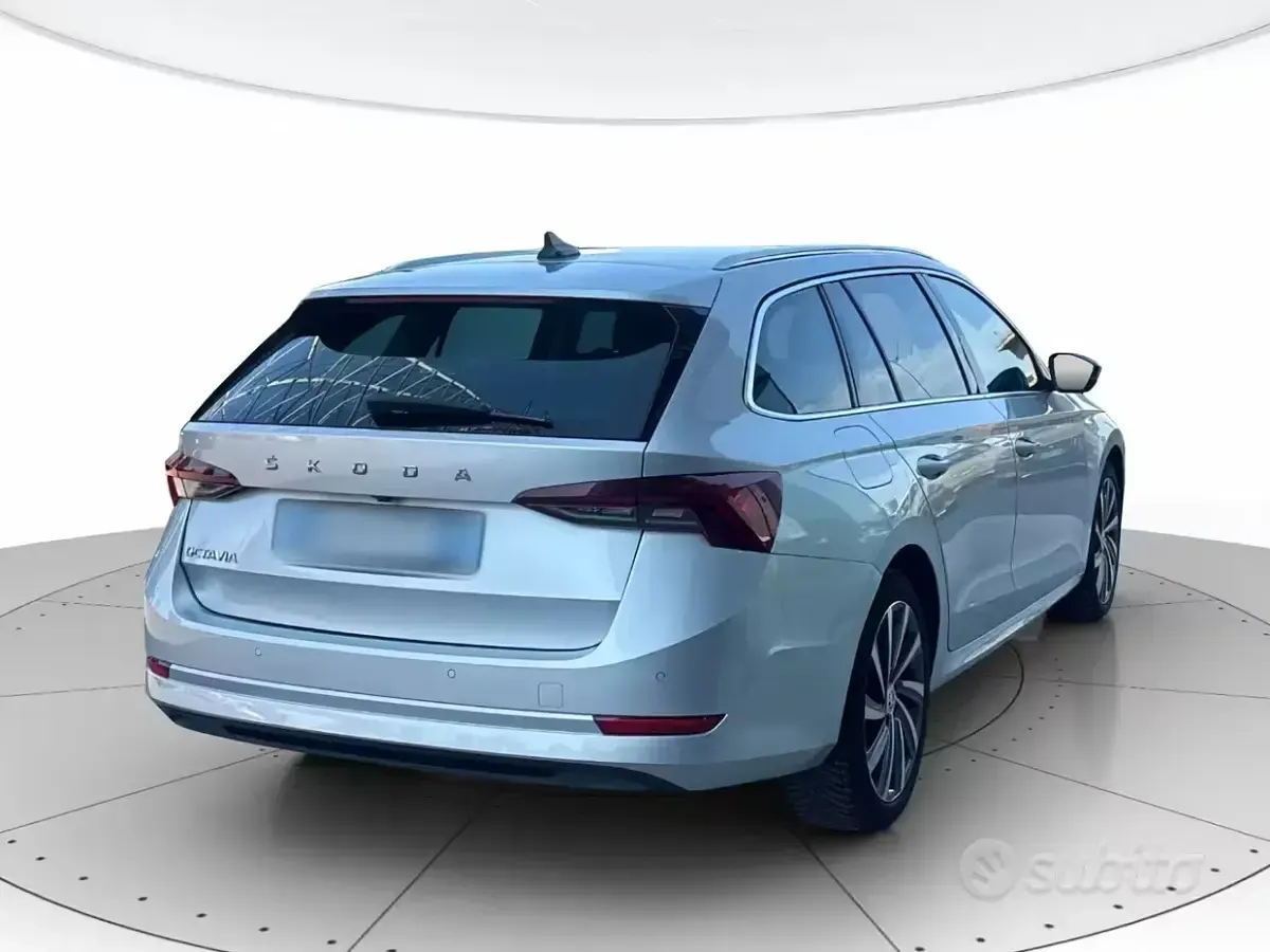 Usata Skoda Octavia G-TEC Style 131 CV (96 kW) 2022 Grigio Station wagon