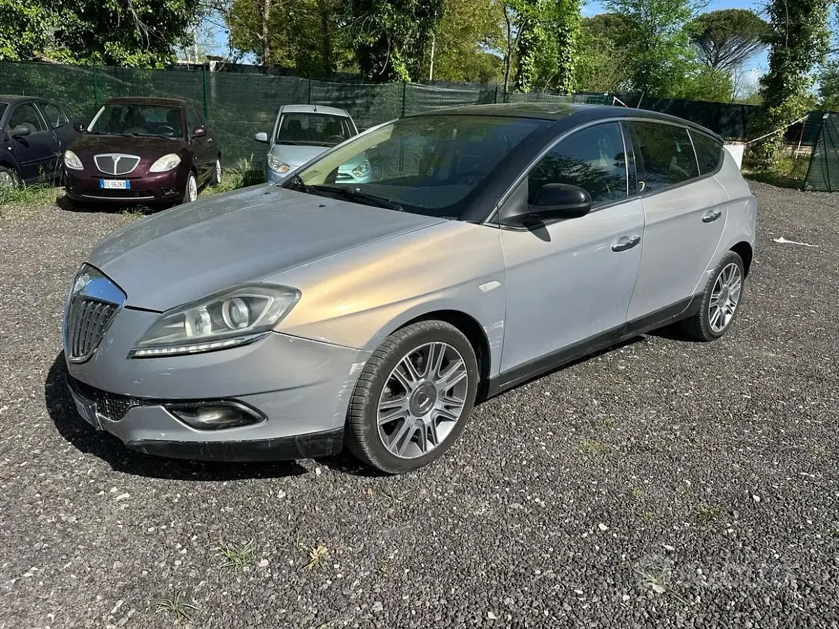 Usata Lancia Delta 165 CV (121 kW) 2010 Giallo Utilitaria