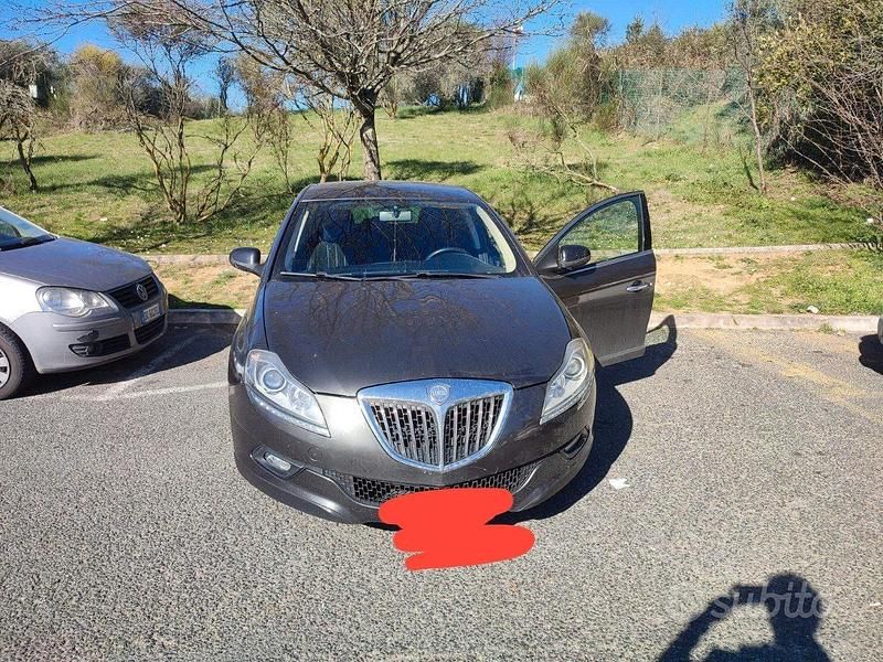 Usata Lancia Delta 120 CV (88 kW) 2010 Grigio Utilitaria