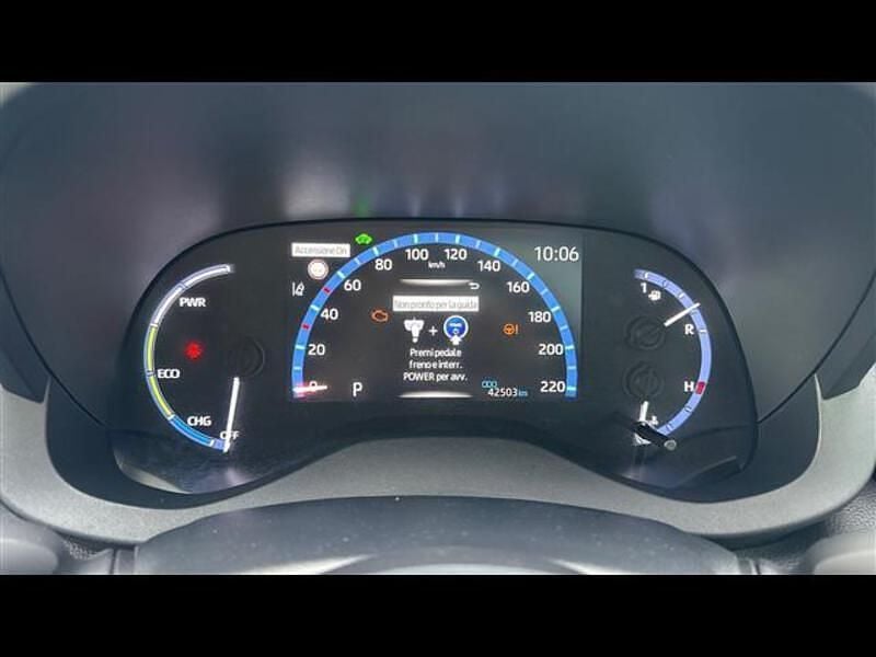 Usata Toyota Yaris Cross Lounge 116 CV (85 kW) 2022 Grigio scuro SUV