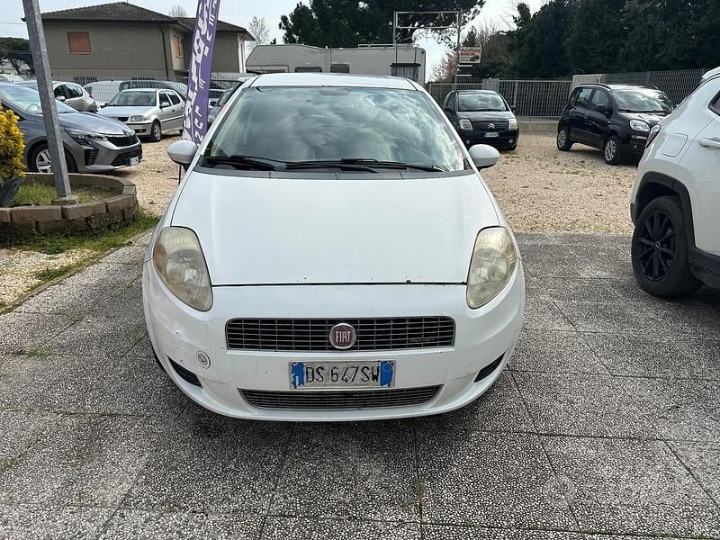 Usata Fiat Grande Punto 75 CV (55 kW) 2008 Bianco Utilitaria