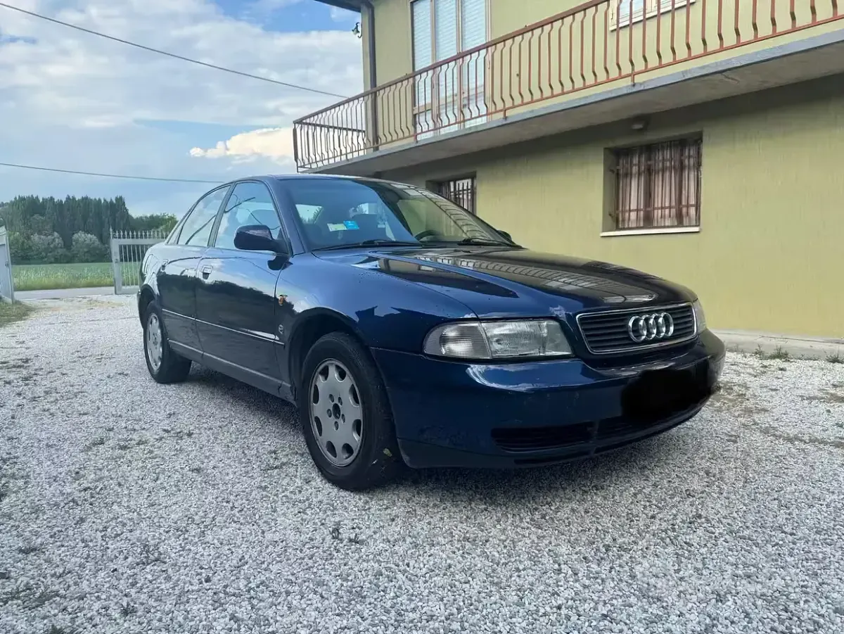 Usata Audi A4 110 CV (80 kW) 1998 Bluazzurro Berlina