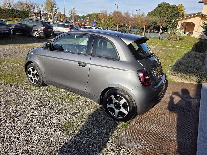 Usata Fiat 500e Passion 86 kW (118 CV) 2021 Grigio Utilitaria