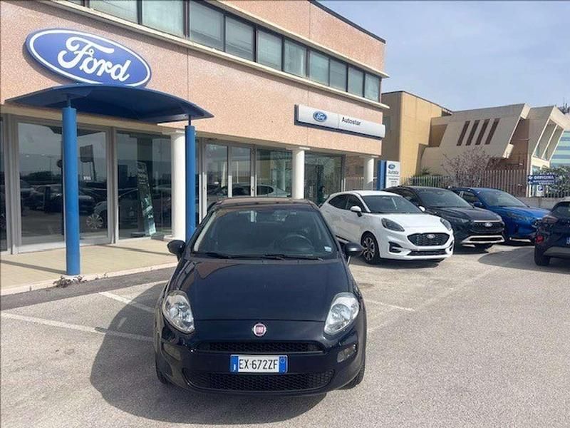 Usata Fiat Punto Lounge 69 CV (50 kW) 2015 Nero metallizzato Utilitaria