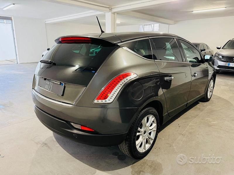 Usata Lancia Delta Gold 120 CV (88 kW) 2012 Grigio Utilitaria