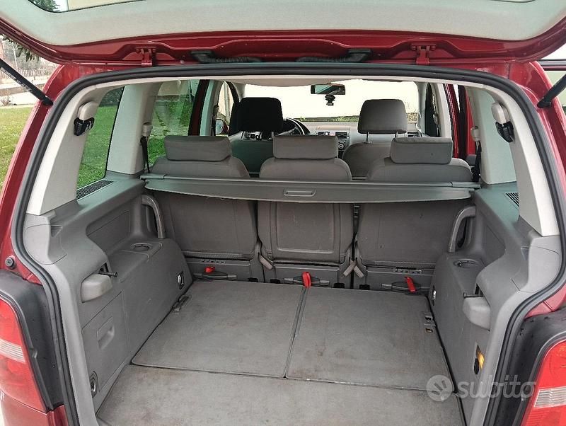 Usata VW Touran 140 CV (102 kW) 2005 Rosso Monovolume