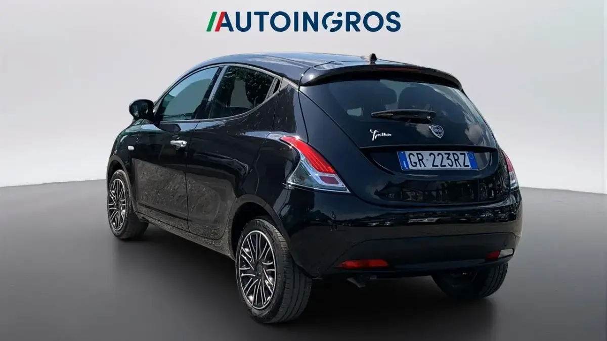 Usata Lancia Ypsilon Silver 69 CV (50 kW) 2023 Nero Utilitaria