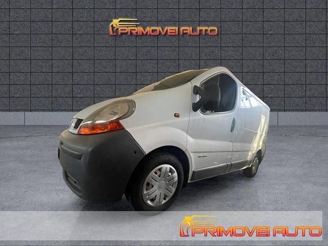 Usata Renault Trafic 100 CV (73 kW) 2003 Bianco Monovolume