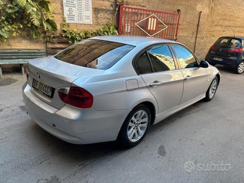 Grigio Usata 2007 BMW 320 Tre volumi | 3700 € (Ottimo prezzo) - Immagine 1/4